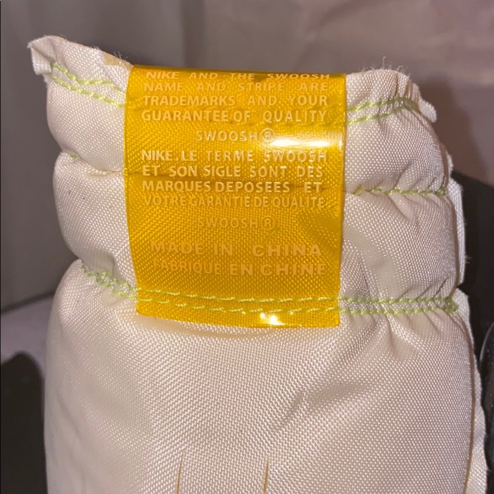 Jordan’s High 1’s -Volt Gold - Picture 3 of 6